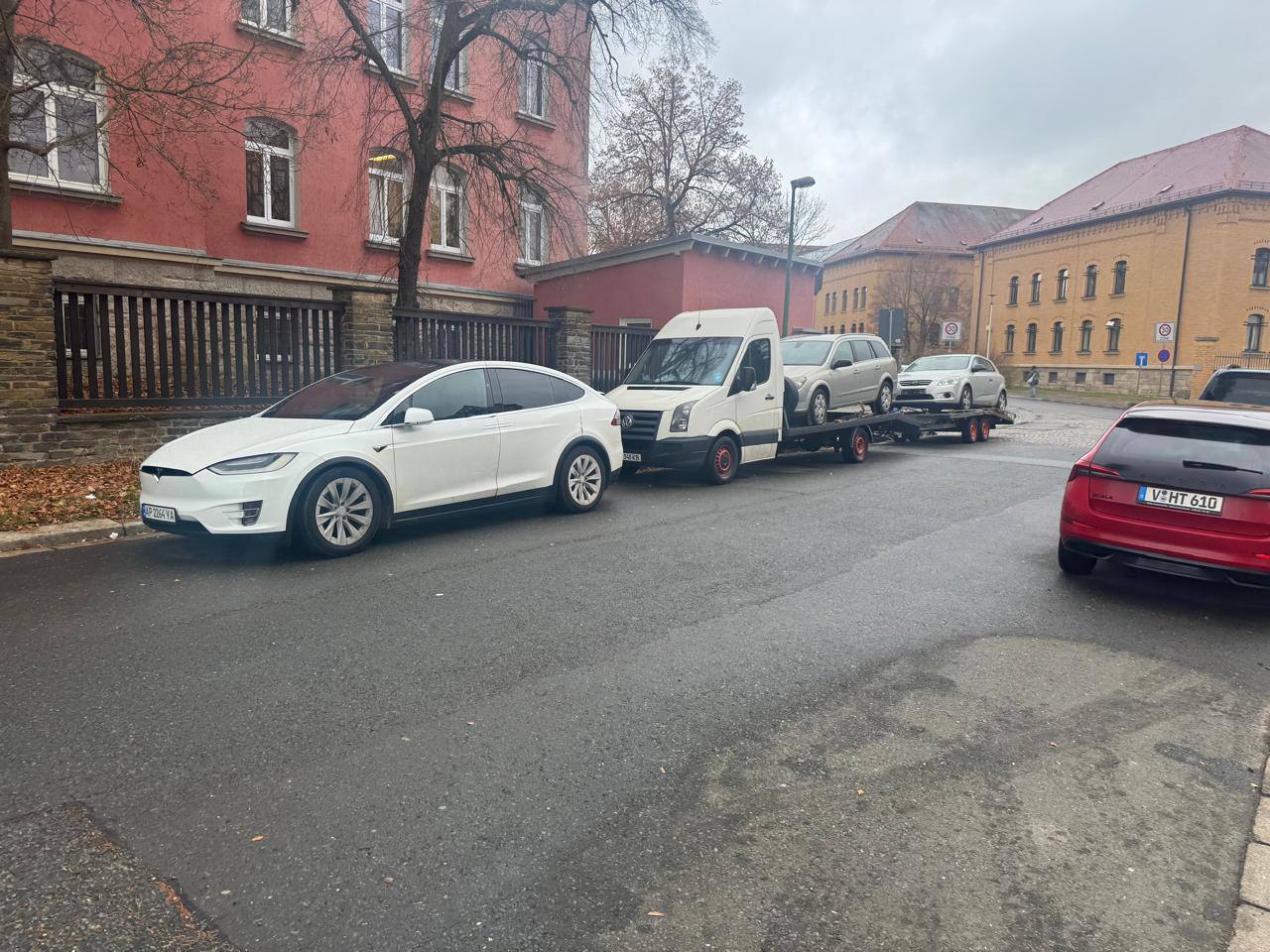 Евакуатор здійснює міжміський рейс по трасі по Україні
